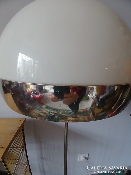 Floor lamp with retro designe