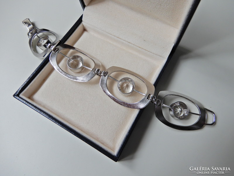 Rhodium-plated silver bracelet with polished rock crystal stones