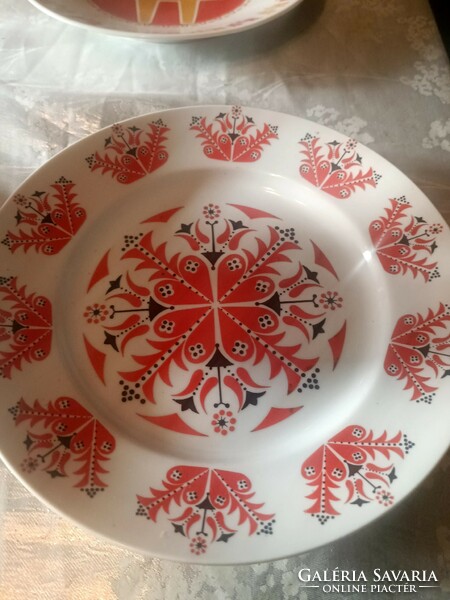 Porcelán fali tányérok