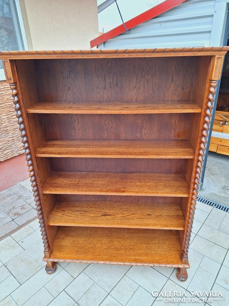 For sale is a colonial bookshelf furniture, in good condition, without scratches