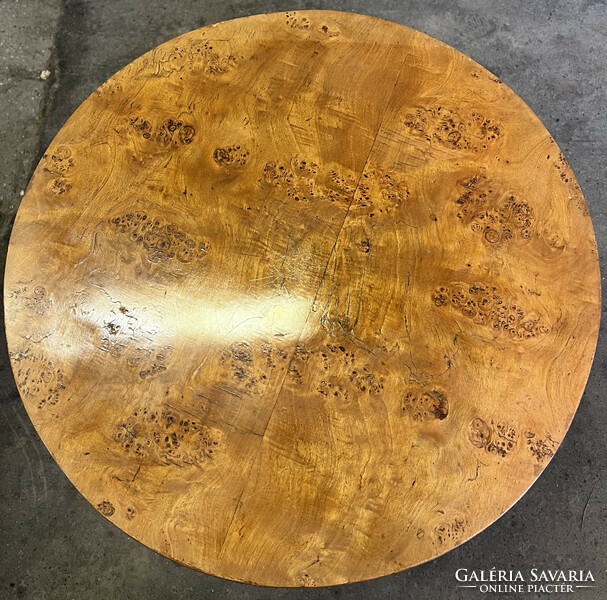 Art deco table, veneered, in perfect condition. 9010