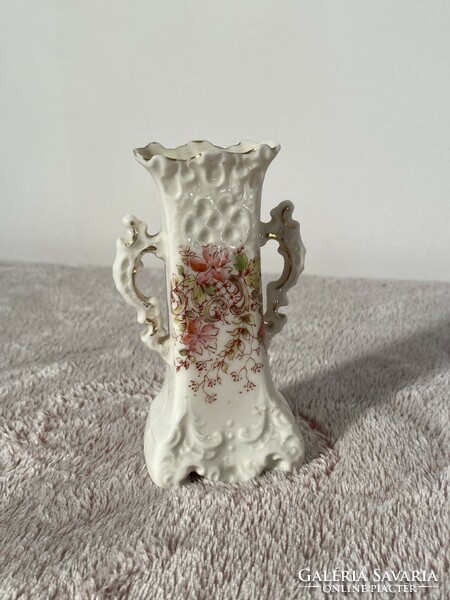 Victoria porcelain vase