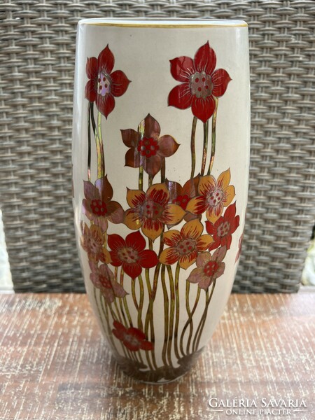 Szecessziós stílusú Zsolnay váza.