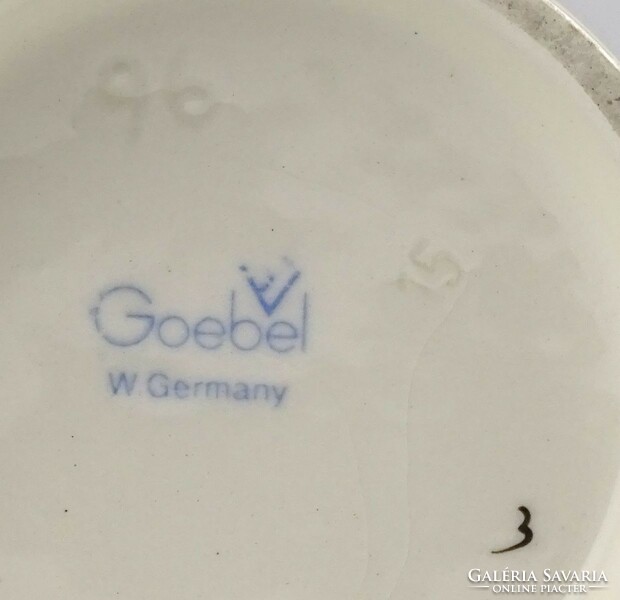 1Q325 Régi Hummel-Goebel porcelán kosaras kislány 11.5 cm