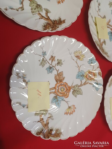 Jelzetlen porcelán virágos kis tányérok