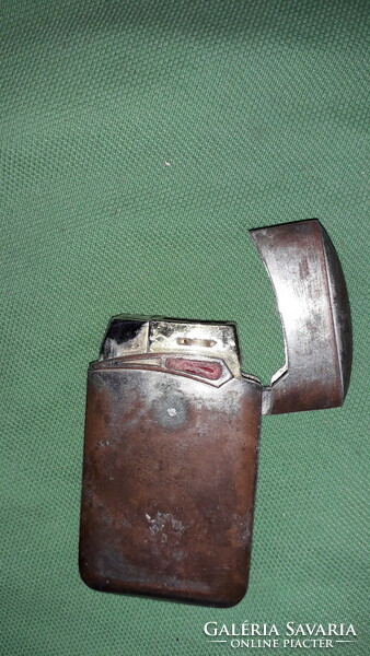 Old red stone inlaid metal casing storm lighter lighter as shown in the pictures