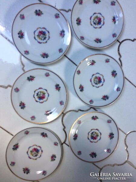 6 Zsolnay flower-patterned porcelain plates, perhaps an old cake set