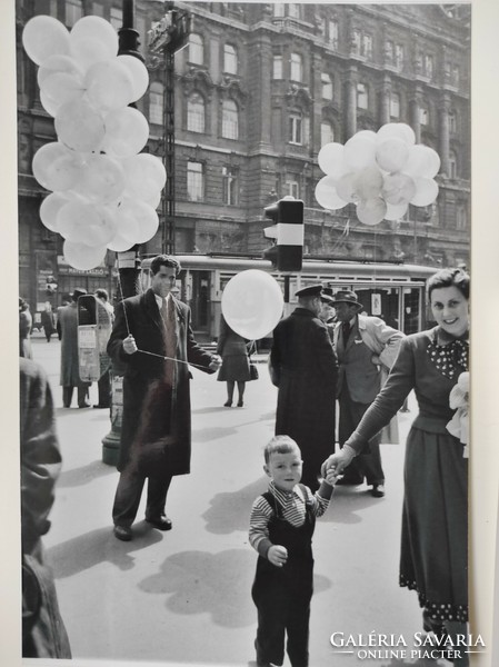 Balloon seller 3 photos