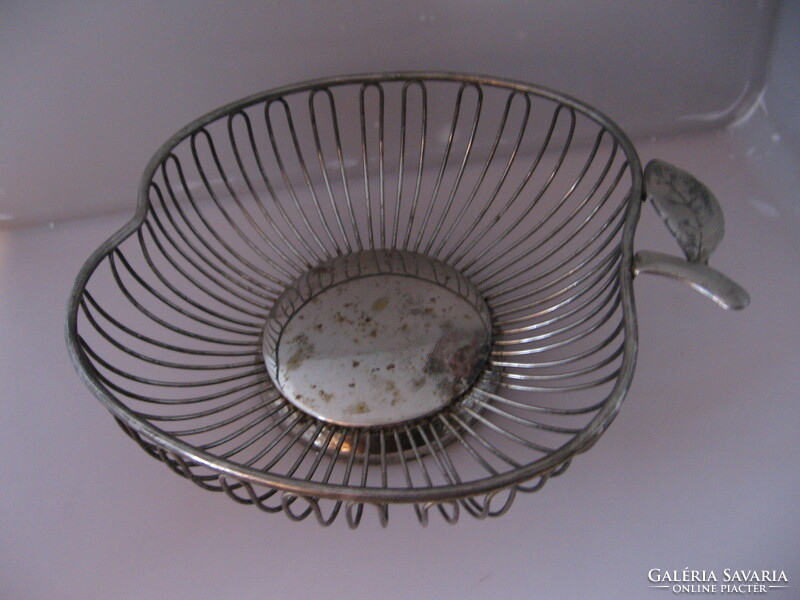 Retro apple-shaped silver-plated wire bread and fruit basket