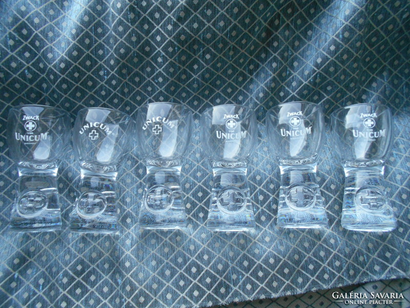 6 db unicumos üveg pohár-vastag tömör talppal- a talpon  kidomborodó minta HIBÁTLAN