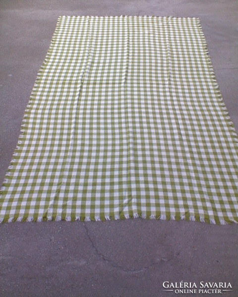 Green and white checkered tablecloth 218x123 cm