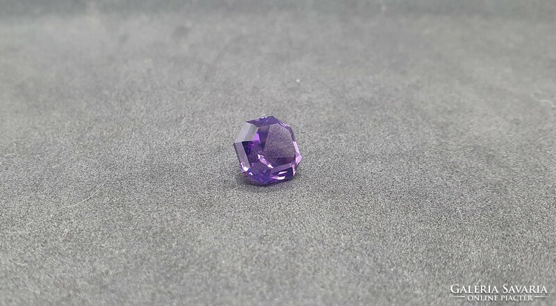 The stone of the month is an amethyst emerald cut 5.21 Carats. With certification.