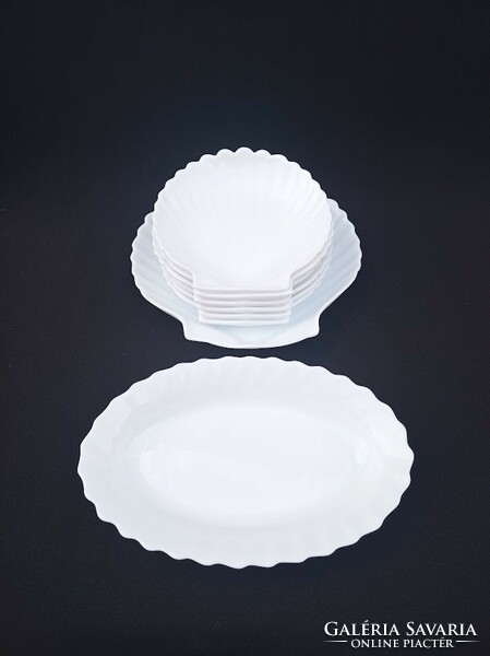 Arcopal French milk glass shell-shaped serving set