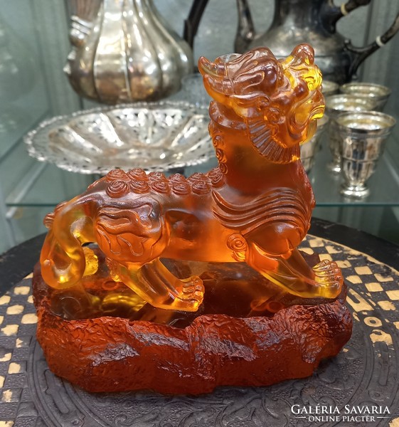 Glass pho dog sculpture