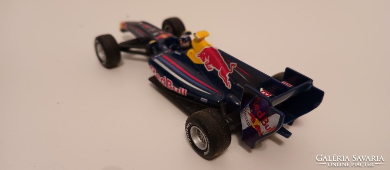 Formula 1 RedBull RB-6 Dickie Toys h:11,5 sz:5cm