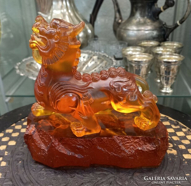 Glass pho dog sculpture