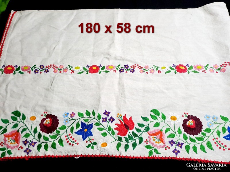 Kalocsai mintával hímzett régi vászon drapéria vagy falvédő 180 x 58 cm