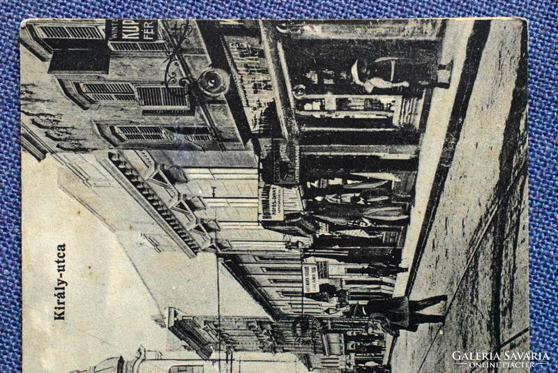 Pécs  - Király utca  , üzletek villamos, reklám  képeslap   Karpf Berta kiadása , Pécs 1914