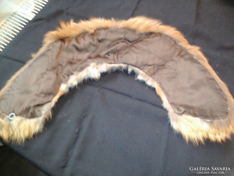 Fox fur collar
