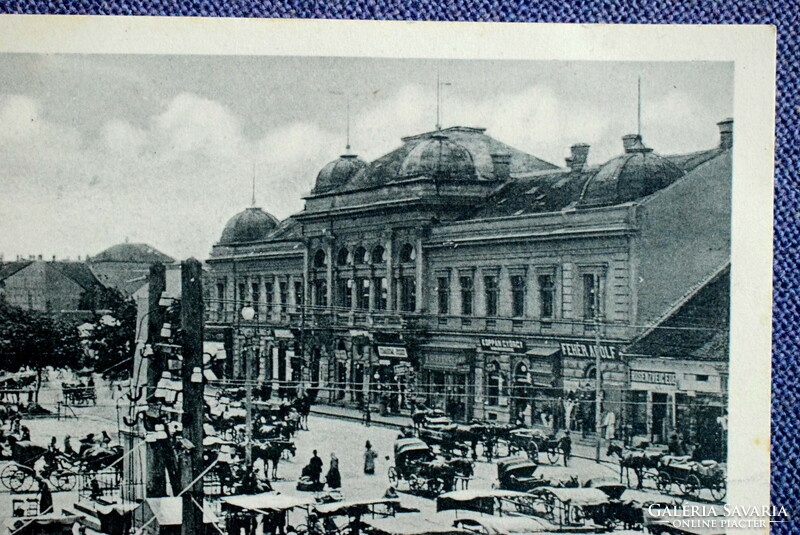 Szolnok - Kossuth tér  , vásárnap, üzletek , lovasszekerek    fotó képeslap  1915