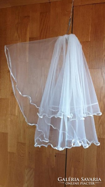 Fty75 - 2-layer snow-white wedding veil with wavy satin edges 50/70x150cm