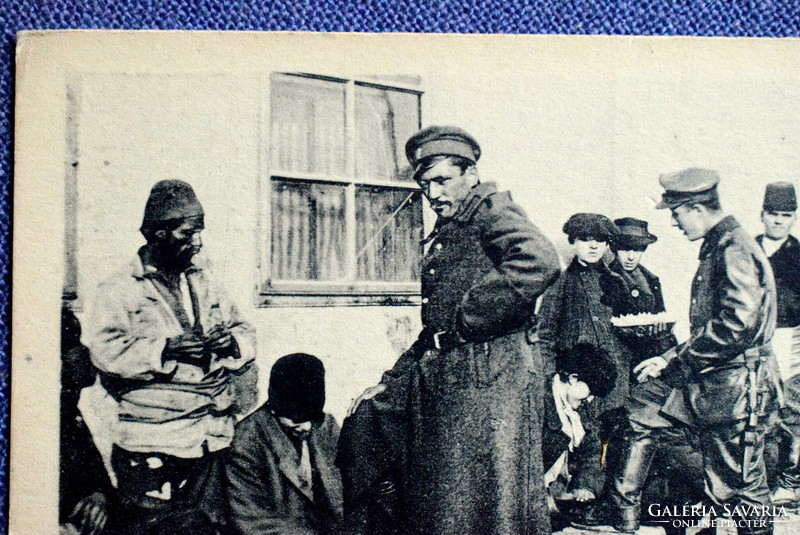 Antik német kiadású fotó képeslap  - katonák cipőt pucoltatnak  I vh.