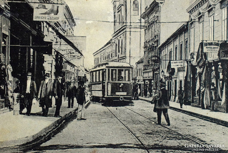 Pécs  - Király utca  , üzletek villamos, reklám  képeslap   Karpf Berta kiadása , Pécs 1914