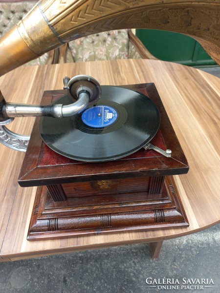 Funnel gramophone