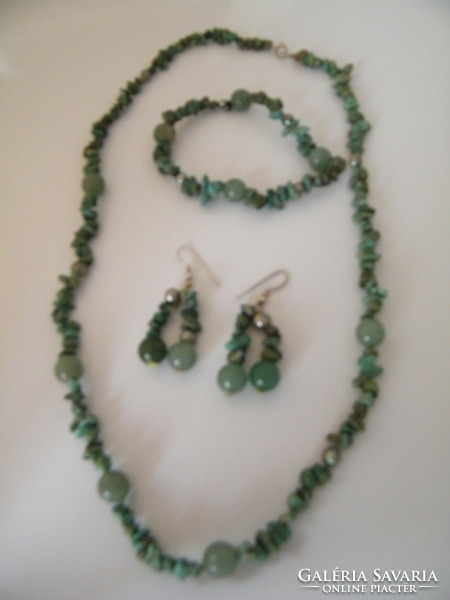 Zöld ásványokból készített ékszer szett (nyaklánc, karlánc, fülbevaló)