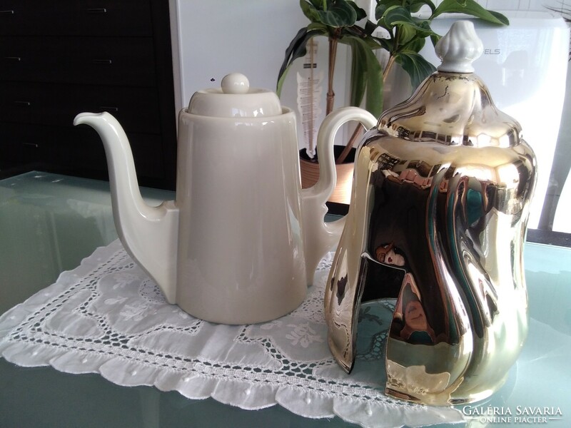 Nagy méretű porcelán melegentartó teás-kávéskanna krómozott, thermo köpennyel borítva.