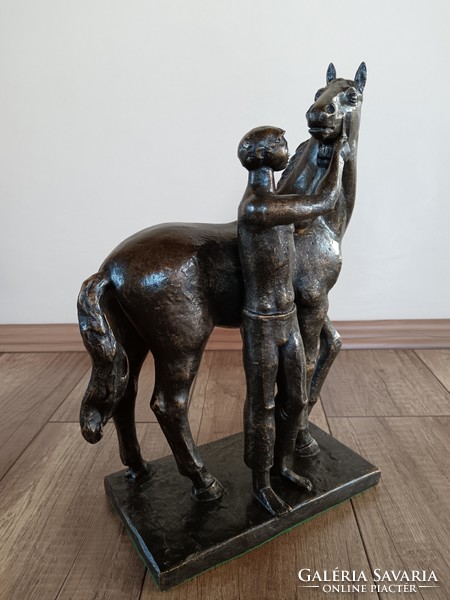 Régi bronzírozott szobor, fiú lóval, Horváth
