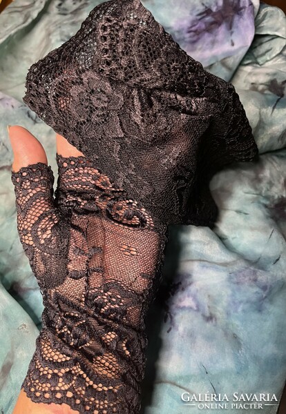 Black lace gloves