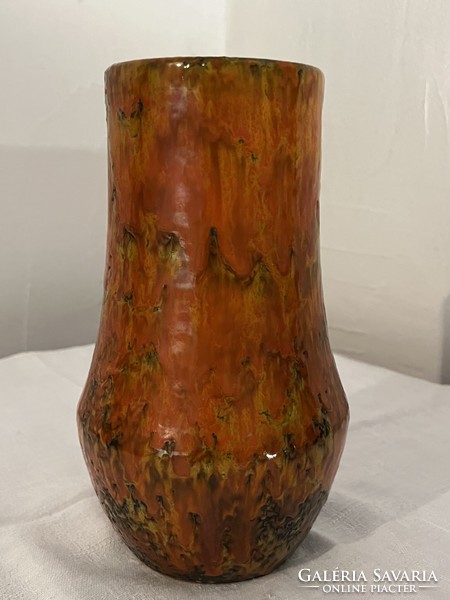 Retro-vintage Hódmezövàsàrhely red vase