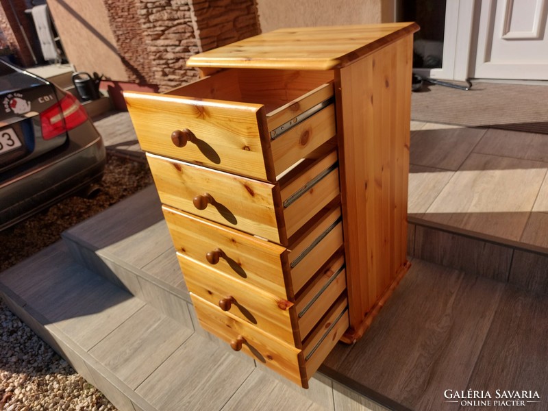 A 5-drawer pine chest of drawers for sale. Furniture is beautiful, in like-new condition.