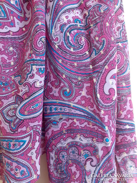 A particularly beautiful scarf. 140X80 cm