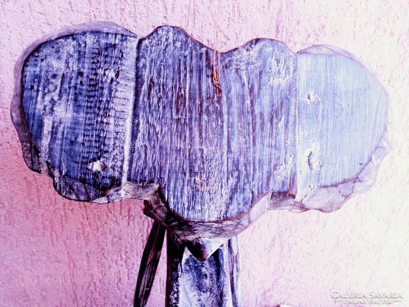 Festett elefántfej faragott faszobor Indonéziából. Falra akasztható dekoráció