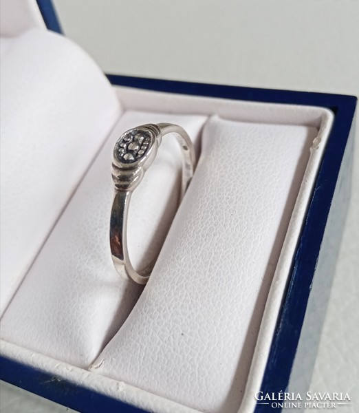 Nagyon kedves kis ezüst gyűrű