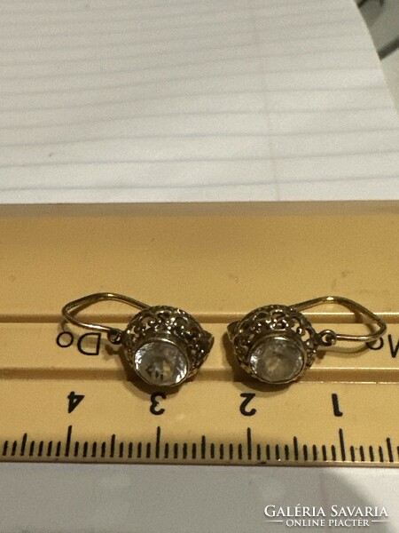 Showy 14 kr gold earring decorated with white sapphire for sale! Price: 44,000.-