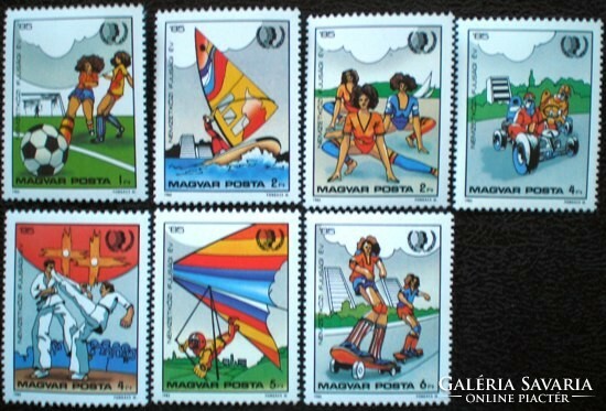 S3706-12 / 1985 Nemzetközi Ifjúsági év bélyegsor postatiszta
