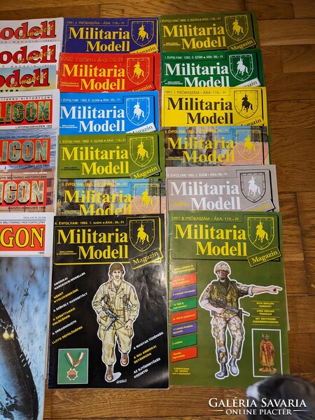 26 db katonai témájú magazin, prospektus - Military