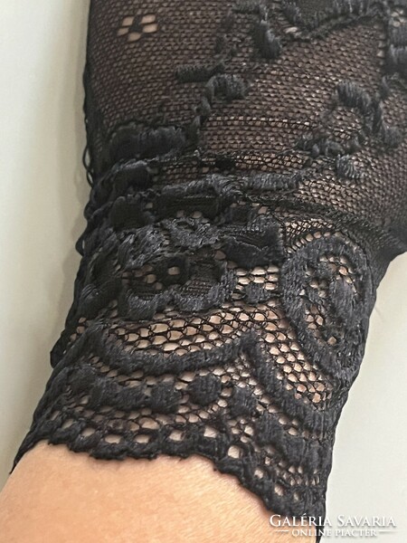 Black lace gloves