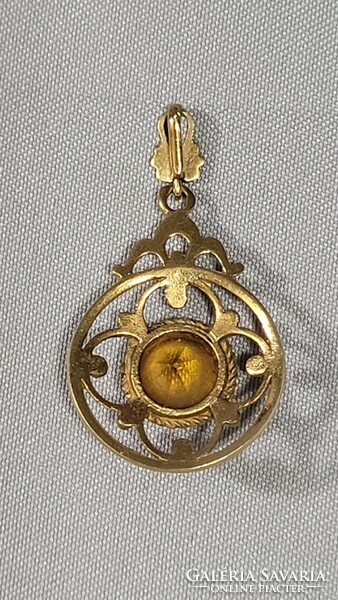 14 K gold pendant with yellow stone 3.25 g