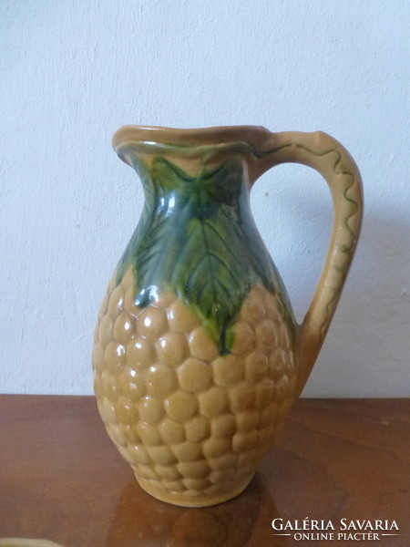 Wine ceramic set in the shape of a retro grape
