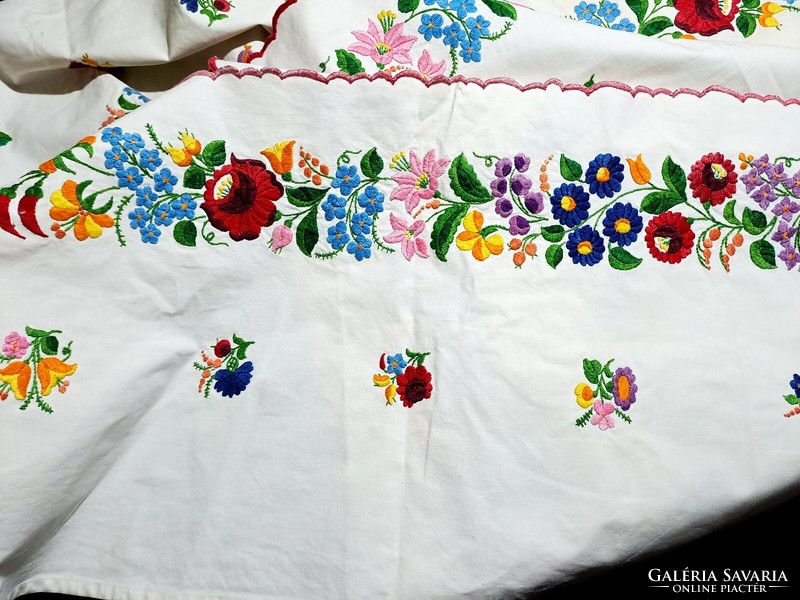 3-part curtain embroidered with a Kalocsa pattern, drapery on white linen material, large size