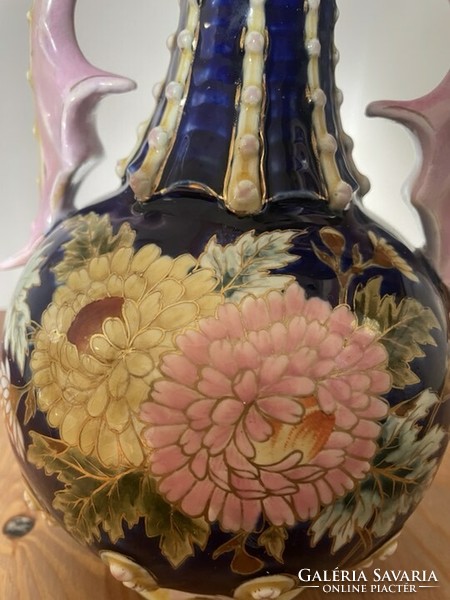 Zsolnay kobaltkék váza,  krizantém dekor.