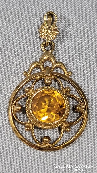 14 K gold pendant with yellow stone 3.25 g