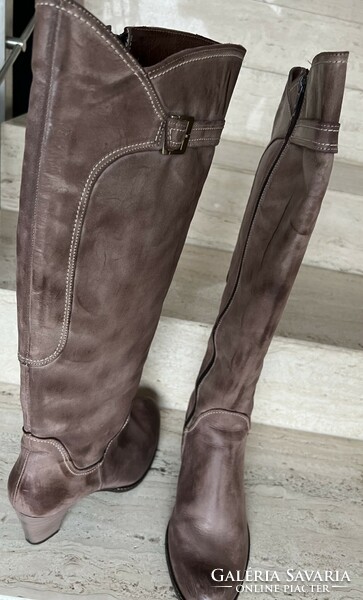 Milk coffee colored butter soft leather, long legged lined boots 40