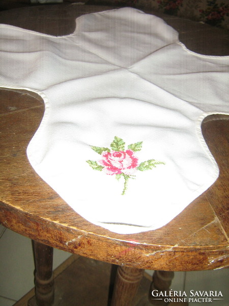 Rose tablecloth embroidered with a cute little cross stitch