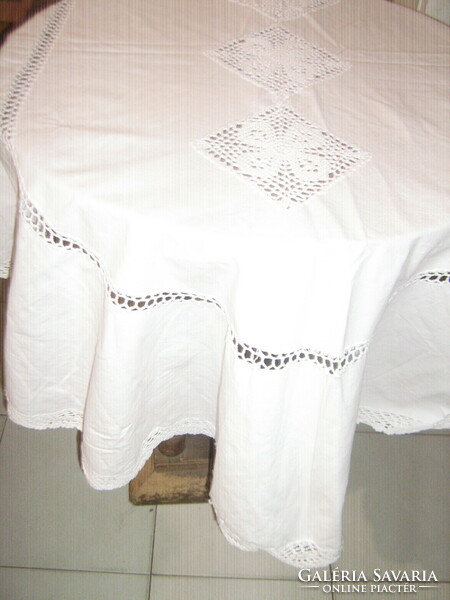 Beautiful antique ecru hand crocheted inset lace crochet edge antique elegant oval linen tablecloth