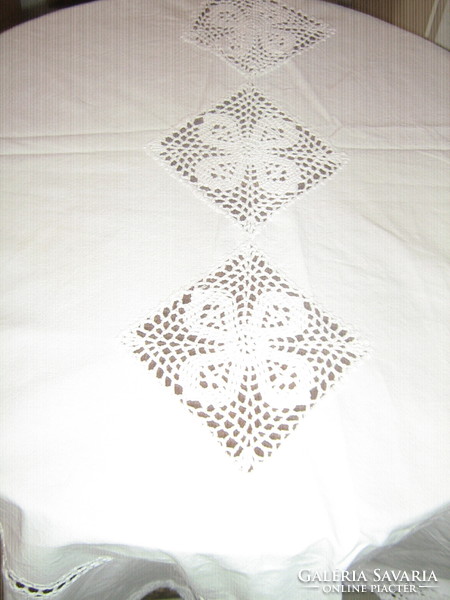 Beautiful antique ecru hand crocheted inset lace crochet edge antique elegant oval linen tablecloth